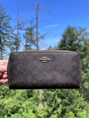 COACH Long Zip-Around Signature Brown Wallet with Gold Hardware AUTHENTIC